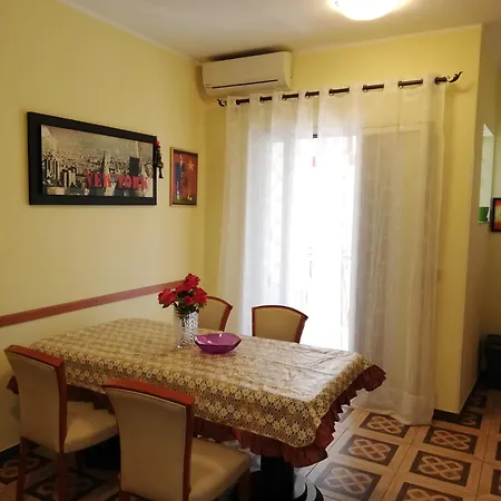 Rosy Apartment