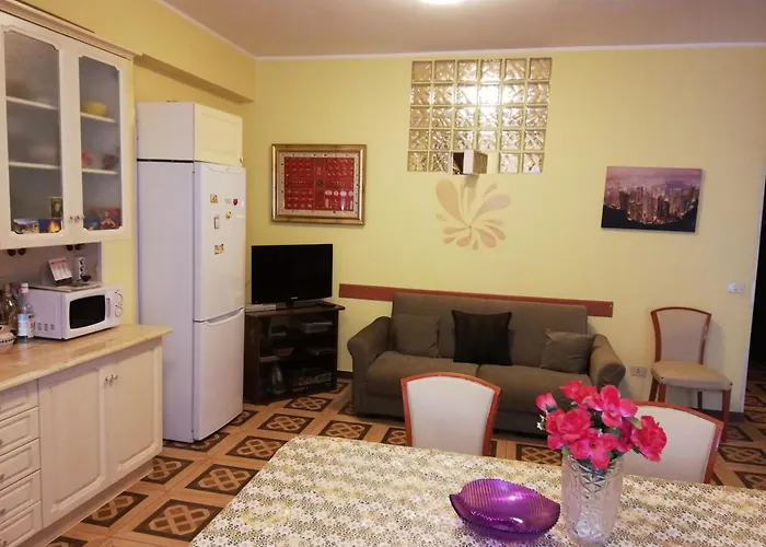 Rosy جيارديني ناكسوس